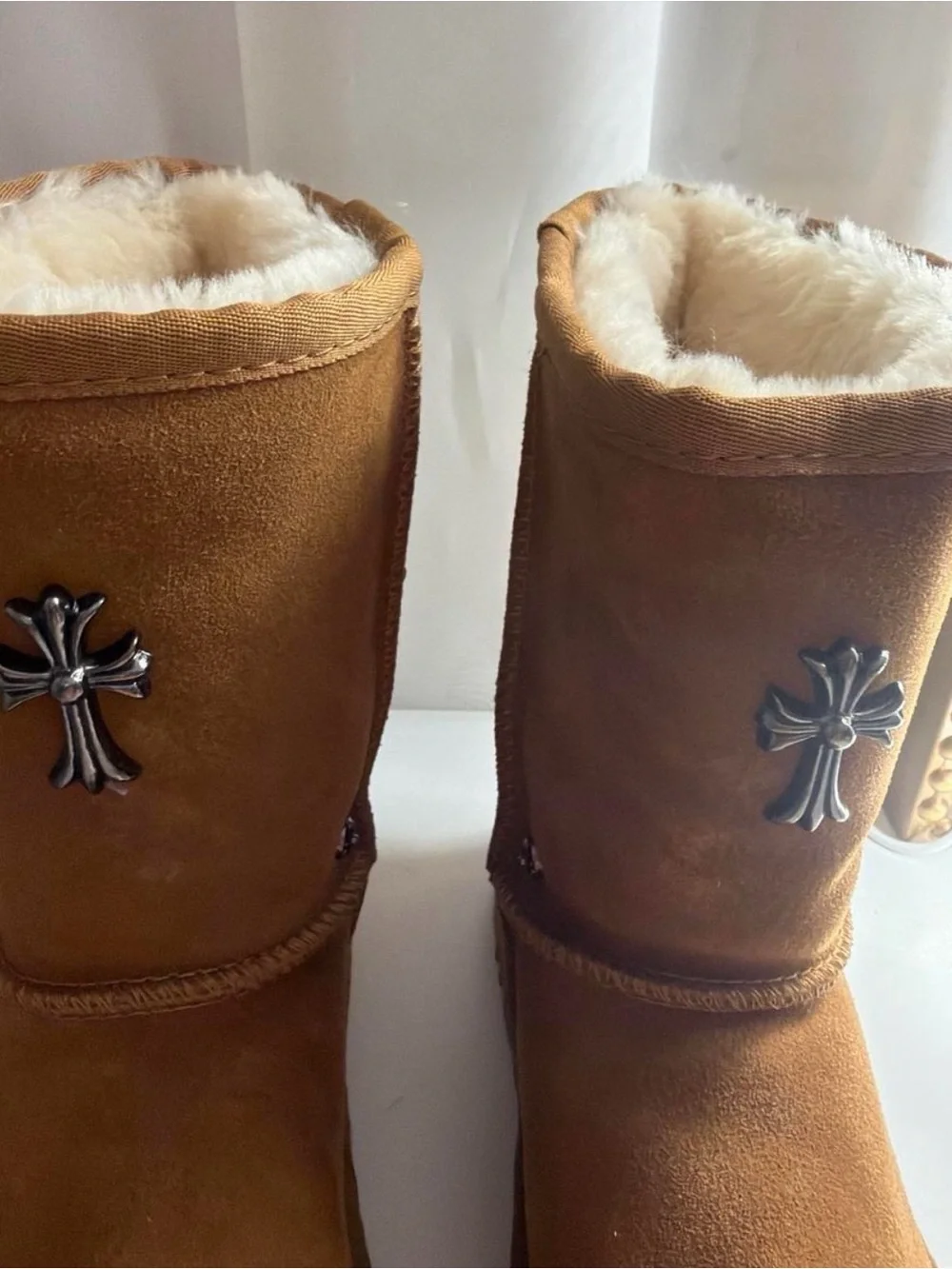 Women’s Suede Winter Boots in Chestnut Brown UGG not real Ugg size 7